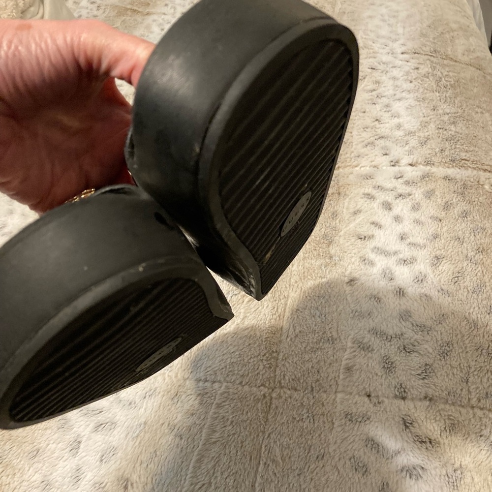 Guess Black Slides with Gold Accents - Picture 3 of 4